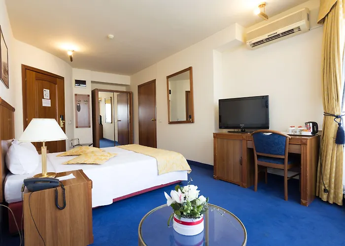 Hotel Zeus Essence Opera 3*