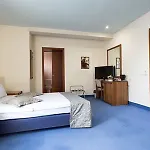 Zeus Essence Opera Hotel 3*