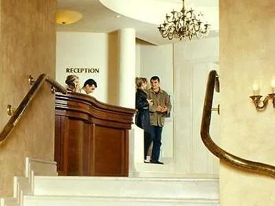 Opera By Zeus International Hotell 3*