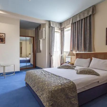Opera By Zeus International Hotell 3*