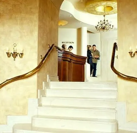 Opera By Zeus International Bukarest