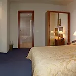 Zeus Essence Opera 3* Bukarest
