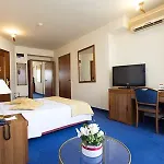 Zeus Essence Opera Bukarest