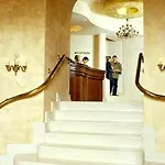 Zeus Essence Opera Bukarest