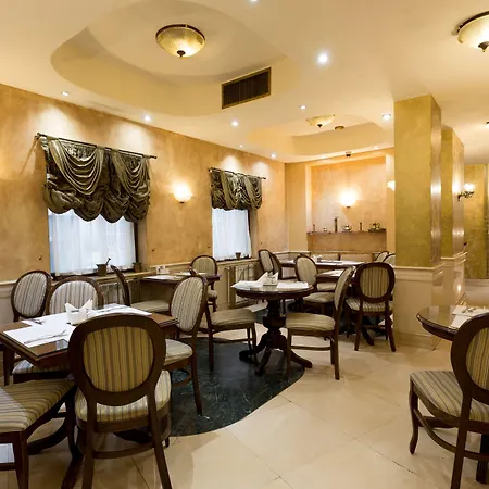 Zeus Essence Opera Hotell 3*