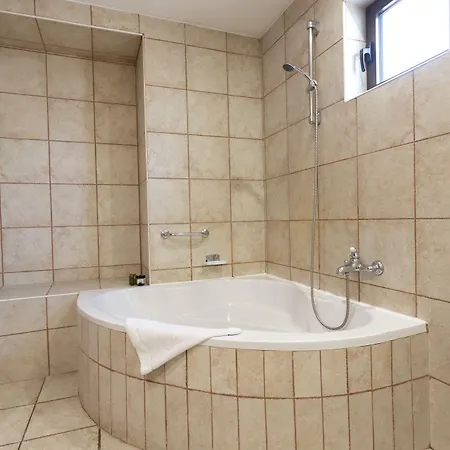 Zeus Essence Opera Bucarest