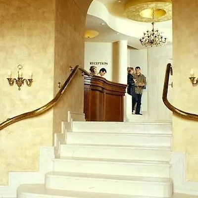 Hotell Zeus Essence Opera