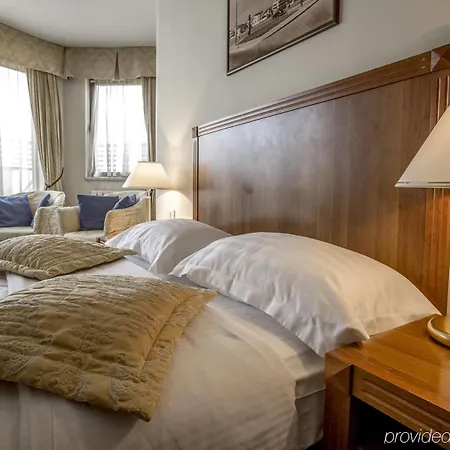 Zeus Essence Opera 3*