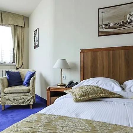 Hotel Zeus Essence Opera 3*