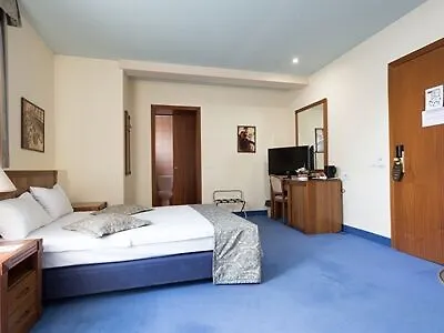Zeus Essence Opera Otel 3*