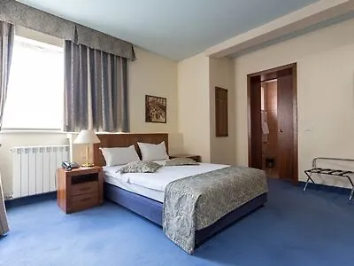 Отель Zeus Essence Opera 3*