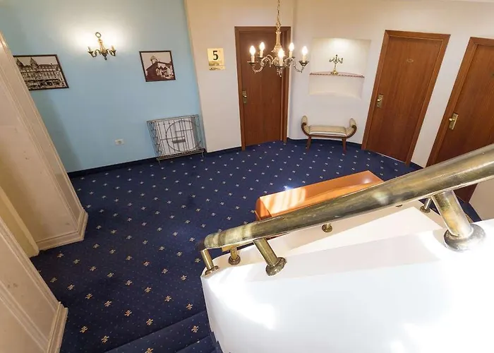 Zeus Essence Opera Otel 3*