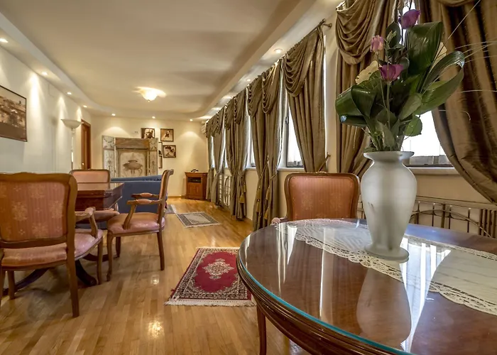 Zeus Essence Opera Hotel 3*