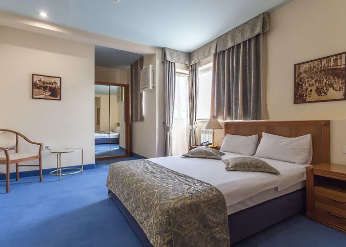 Zeus Essence Opera Bukarest