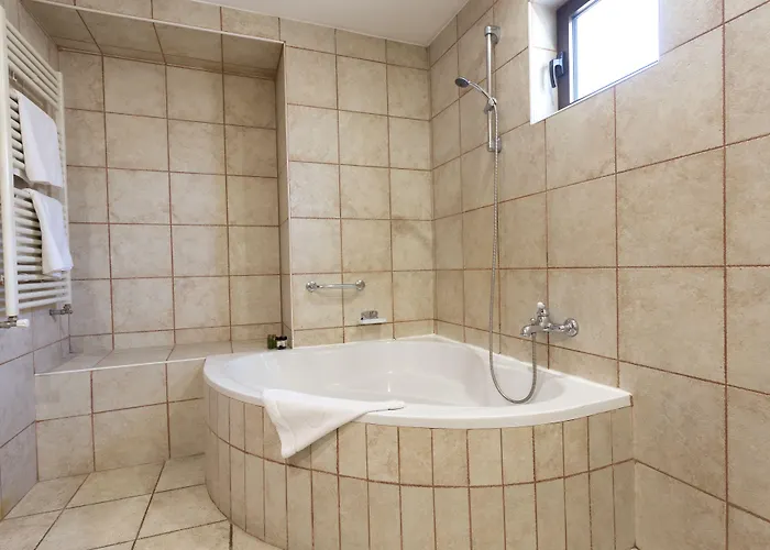 Zeus Essence Opera Bükreş