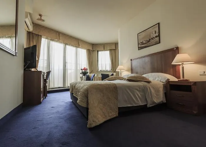 Zeus Essence Opera Otel