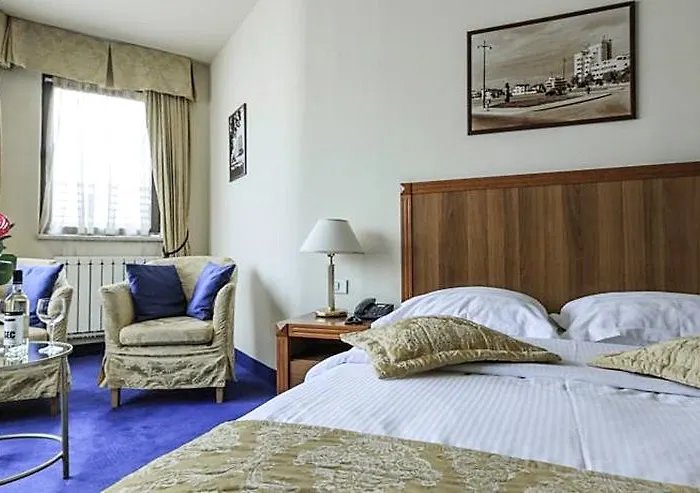 Hotell Zeus Essence Opera 3*