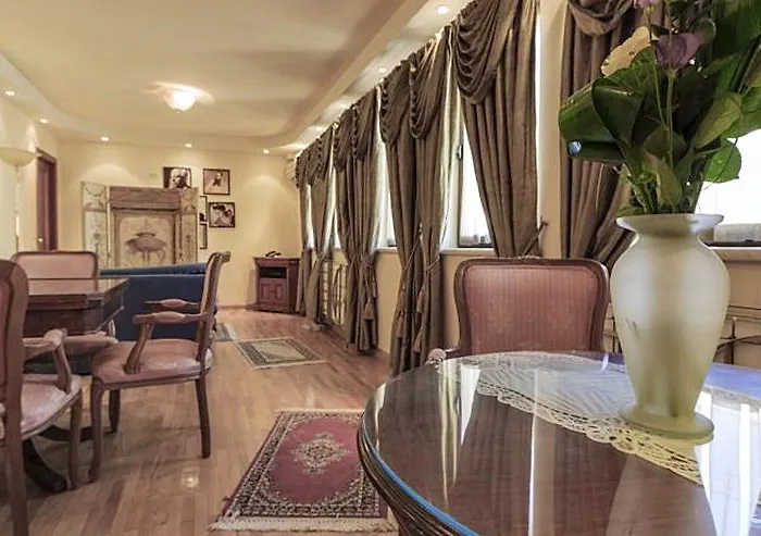 Zeus Essence Opera Otel 3*