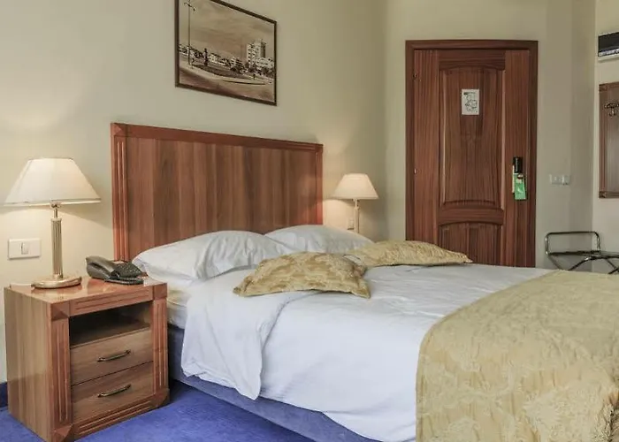 Hotell Zeus Essence Opera 3*