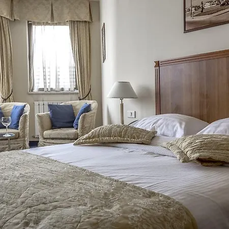 Hotel Zeus Essence Opera Bukareszt