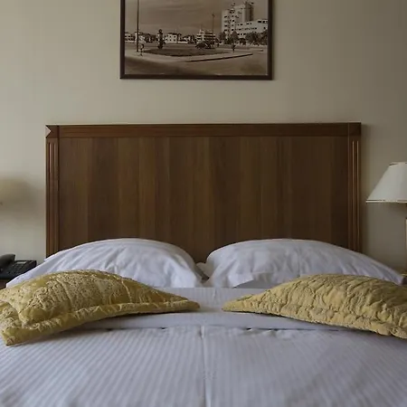 Zeus Essence Opera Hotel